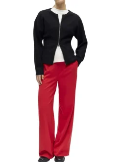 Pantalon chino rouge uni pourvu d'une coupe bootcut et d'une taille haute