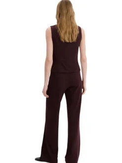 Pantalon costume bordeaux uni avec une coupe droite et une taille élastiquée
