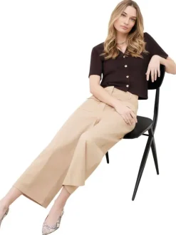 Pantalon en coton beige à coupe ample pourvu de poches à rabats