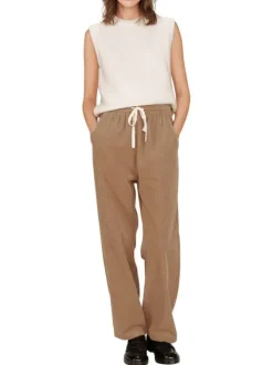 Pantalon en coton beige en velours côtelé avec une coupe droite