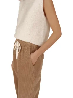 Pantalon en coton beige en velours côtelé avec une coupe droite