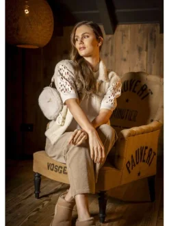 Pantalon en coton beige en velours côtelé avec une coupe droite