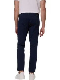 Pantalon en coton marine uni avec une coupe tapered et un patch de la marque