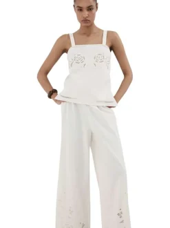Pantalon en coton mélangé écru uni pourvu de détails brodés et ajourés