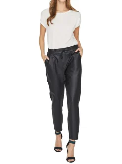 Pantalon en simili cuir noir uni avec une coupe droite
