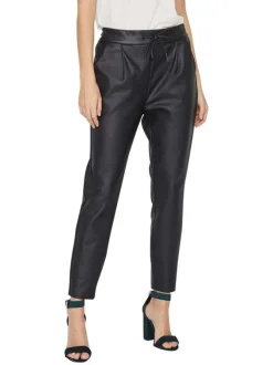 Pantalon en simili cuir noir uni avec une coupe droite