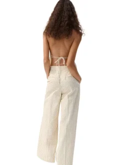 Pantalon jaune à rayures pourvu d'une coupe droite et d'une taille haute