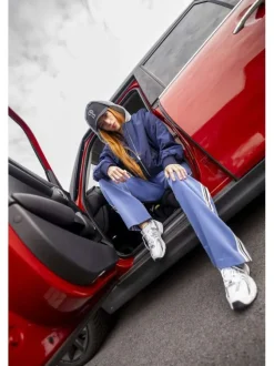 Pantalon jogging Jess bleu à rayures avec une coupe bootcut et 4 poches