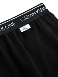Pantalon Jogging noir uni avec une coupe slim et des poches latérales