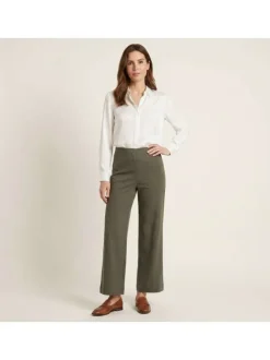 Pantalon kaki uni pourvu d'une coupe droite et d'une taile haute