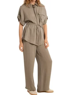 Pantalon kaki uni pourvu d'une coupe large et d'une taille haute