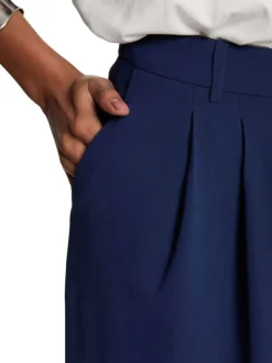 Pantalon marine uni pourvu d'une coupe large et de détails plissés