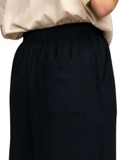Pantalon noir à coupe ample pourvu de poches plaquées sur les côtés