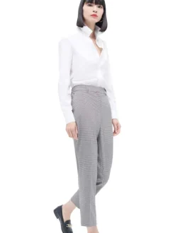 Pantalon noir imprimé pied de coq avec une coupe droite et une taille haute