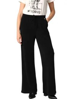 Pantalon noir uni avec deux poches plaquées et une coupe évasée