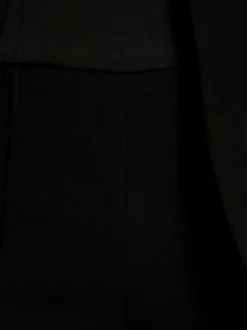 Pantalon noir uni avec une coupe bootcut et une taille intermédiaire