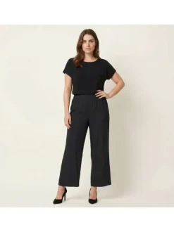 Pantalon noir uni avec une coupe bootcut et une taille élastiquée