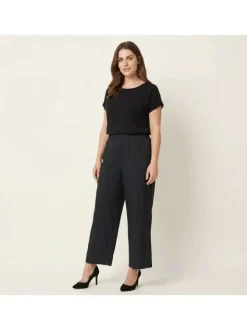 Pantalon noir uni avec une coupe bootcut et une taille élastiquée