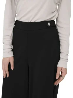 Pantalon noir uni avec une coupe flare et une taille élastique