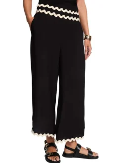 Pantalon noir uni pourvu de finitions festonnées contrastées