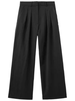 Pantalon noir uni pourvu d'une coupe large et de passants pour la ceinture