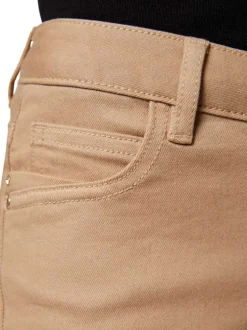 Pantalon 5 Poches beige uni avec une coupe slim et des passants pour ceinture