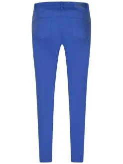 Pantalon 5 poches bleu uni avec une coupe slim et des passants