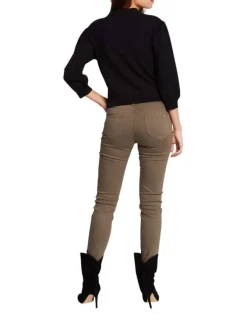 Pantalon 5 Poches vert uni avec une coupe slim et des passants pour ceinture