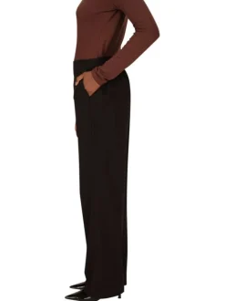 Pantalon tailleur noir uni avec une coupe bootcut et 2 poches