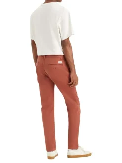 Pantalon XX Chino Std II en coton brique uni avec une coupe slim