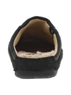 Pantoufles mules noires avec le coup de pied matelassé et feutrine noire