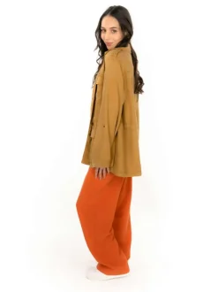 Parka sable unie coupe droite avec un col français et poches latérales