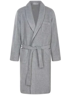 Peignoir gris clair uni avec une coupe droite et une ceinture à la taille