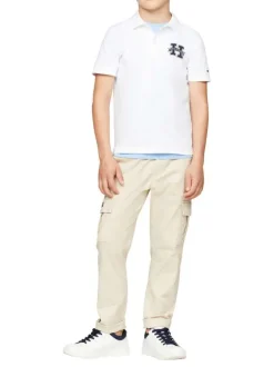 Polo en coton blanc uni avce une coupe droite et un col boutonné