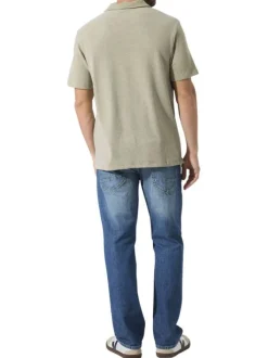 Polo beige uni avec une coupe droite et des manches courtes