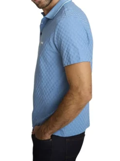 Polo bleu à coupe droite pourvu d'un col boutonné et de manches courtes