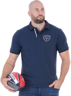 Polo bleu en maille piquée avec une coupe droite et un col à revers