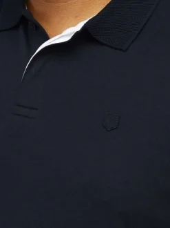 Polo bleu marine en maille piquée à manches courtes avec une coupe droite