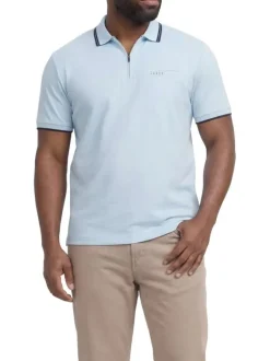 Polo ciel uni avec une coupe droite, un col zippé et des manches courtes