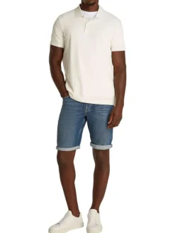 Polo écru uni en coton mélangé fermé par deux boutons avec une coupe ajustée