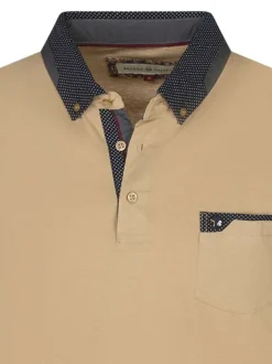 Polo en coton beige uni à coupe regular fit et à col américain avec une poche