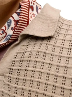 Polo en coton biologique beige à coupe droite pourvu d'un col à revers