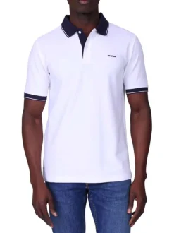 Polo en coton biologique blanc uni avec une coupe droite et un col boutonné