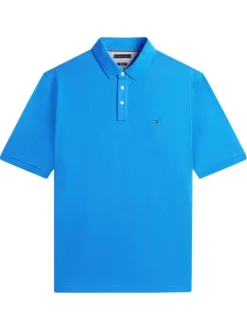 Polo en coton biologique bleu uni avec une coupe droite et un col boutonné