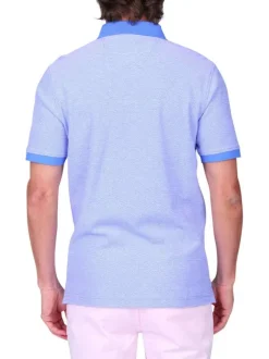 Polo en coton biologique bleu uni avec une coupe droite et un col à revers