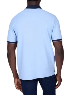 Polo en coton biologique ciel uni avec un col boutonné et une coupe droite