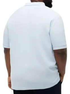 Polo en coton biologique ciel uni pourvu d'une coupe droite et d'un col boutonné