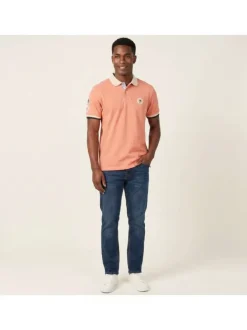 Polo en coton biologique corail uni pourvu d'un col boutonné