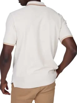 Polo en coton biologique écru uni avec une coupe droite et un col boutonné