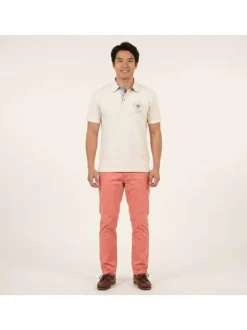 Polo en coton biologique écru uni pourvu d'une coupe droite et d'un col boutonné